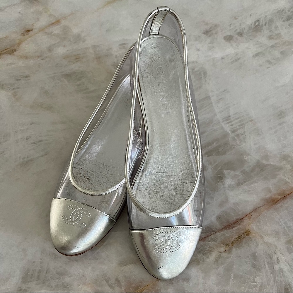 CHANEL Silver Leather Slingback Flats - Picture 2 of 13